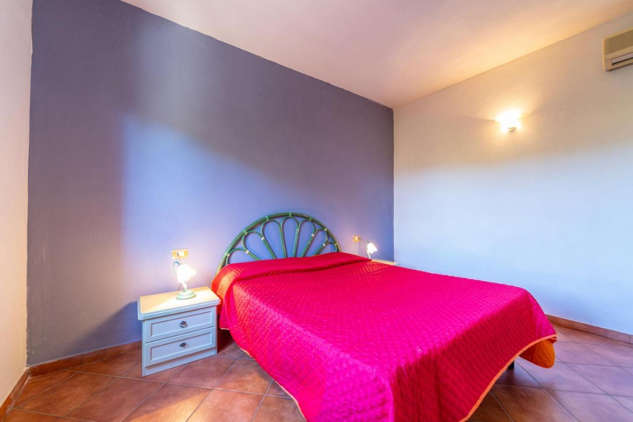 Aparthotel Il Faro San Teodoro Extérieur photo
