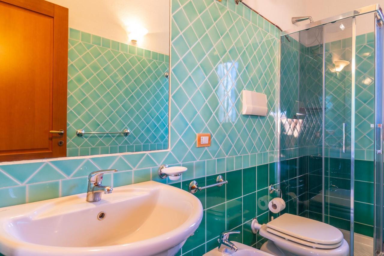 Aparthotel Il Faro San Teodoro Extérieur photo